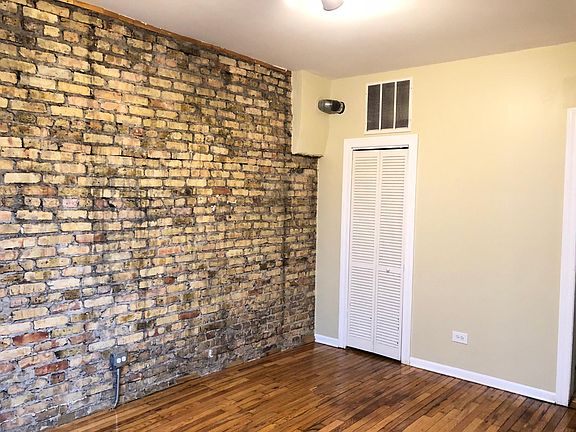 4th image of 3321 W Belmont Ave #1