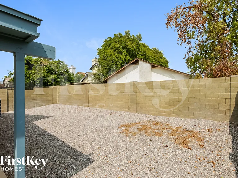 6410 W Townley Ave — Photo 17