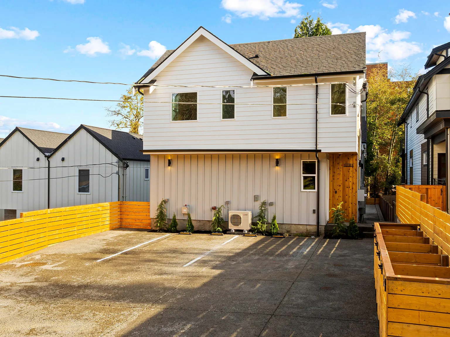 2 bed, 1.5 bath, 900 sqft, $2,700 — Photo 2