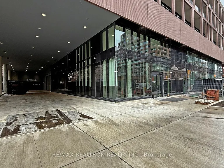 285 Dufferin St #401 — Photo 1