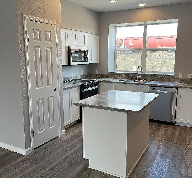 1806 SE Cutter Ln — Photo 16