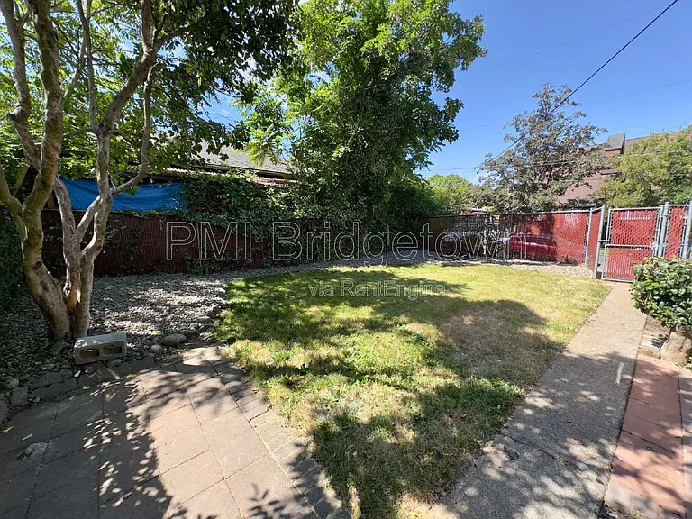 5420 NE 13th Ave — Photo 15