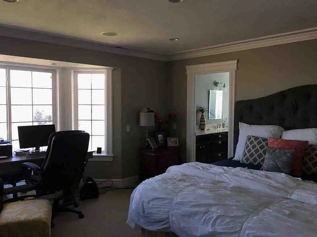 5 bed, 3.5 bath, 3300 sqft, $2,600 — Photo 2