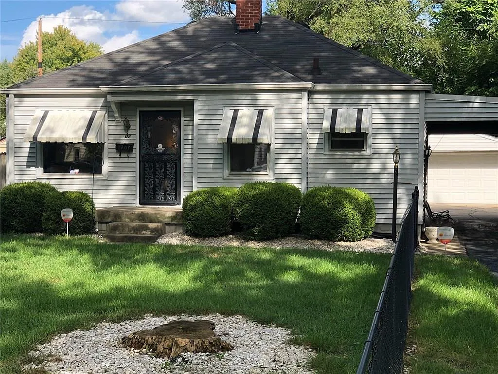 1907 N Riley Ave photo 1