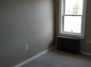 8 Farragut Rd FLOOR 2, Ipswich, MA 01938