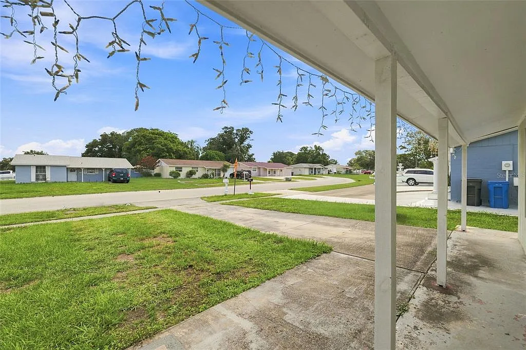 3 bed, 2.0 bath, 1080 sqft, $2,300 — Photo 3