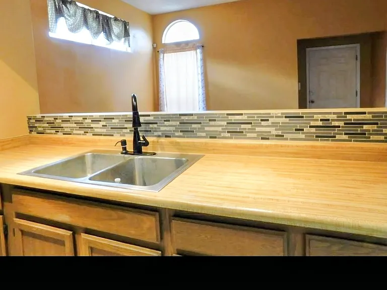 1655 Greenview Way NE — Photo 9