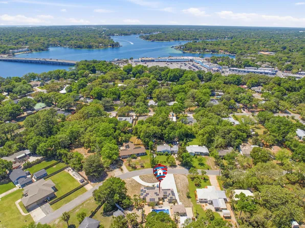 203 Bradley Dr, Fort Walton Beach, FL 32547