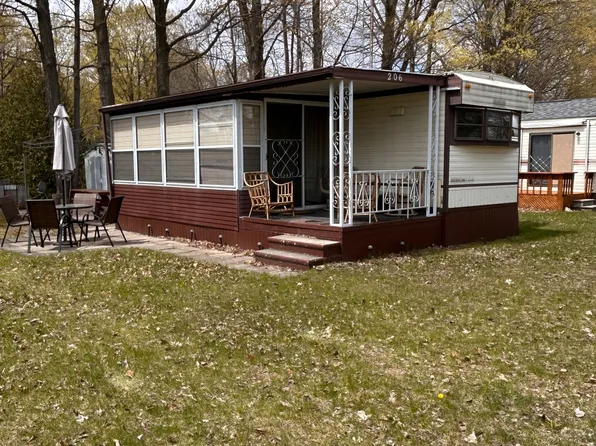 285 Crydermans Side Rd #206, Georgina, ON L0E 1A0