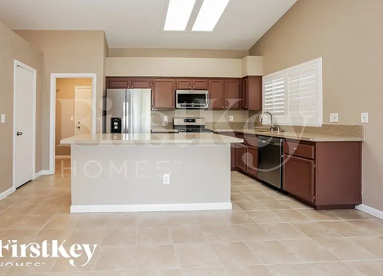 1118 Sport Of Kings Ave — Photo 5