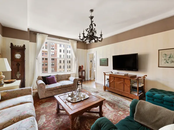 970 Park Avenue 8E image 3 of 16