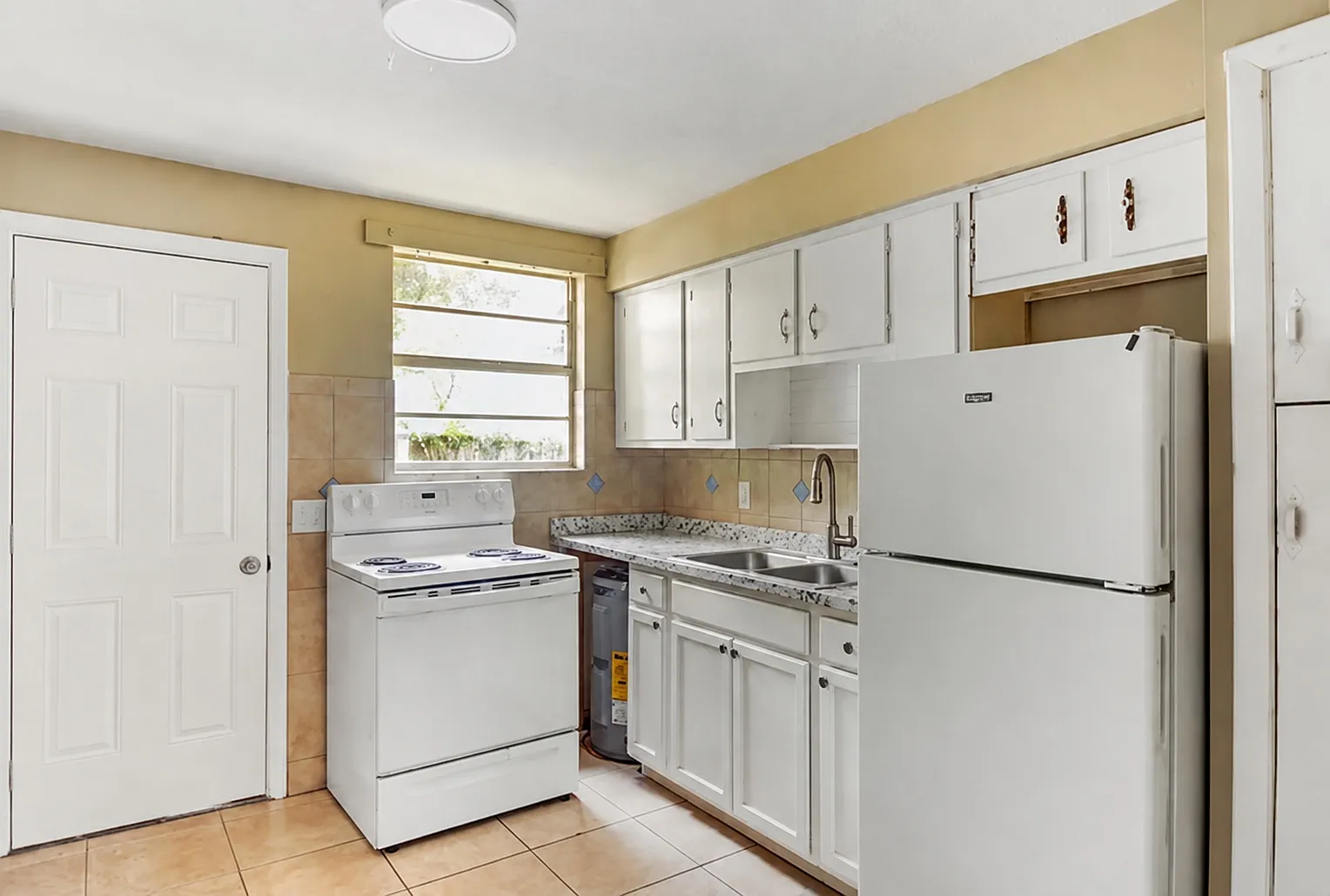 2 bed, 676 sqft, $995 — Photo 2