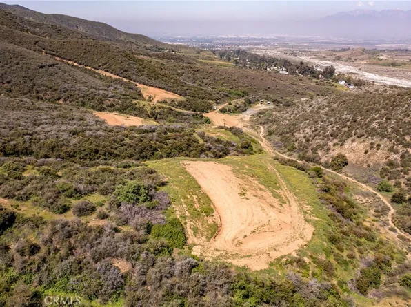 3 Plummers Ln, Mentone, CA 92359