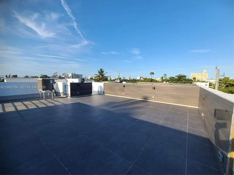 825 Michigan Ave #7 — Photo 35