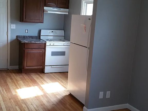 5th image of 118 Larpenteur Ave W
