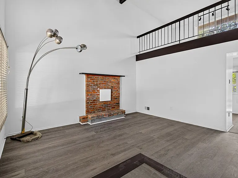 8801 Monmouth Dr — Photo 3