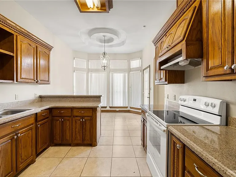 801 New Orleans Cir — Photo 10