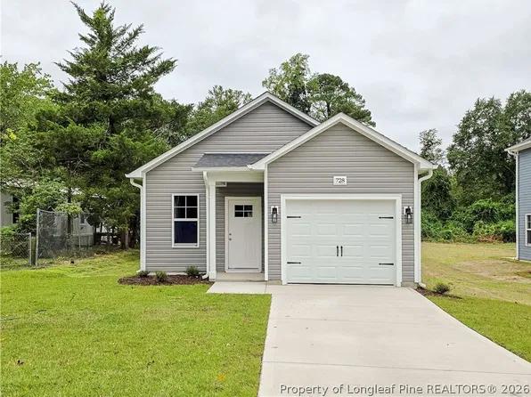 728 Chapel Hill Rd, Spring Lake, NC 28390