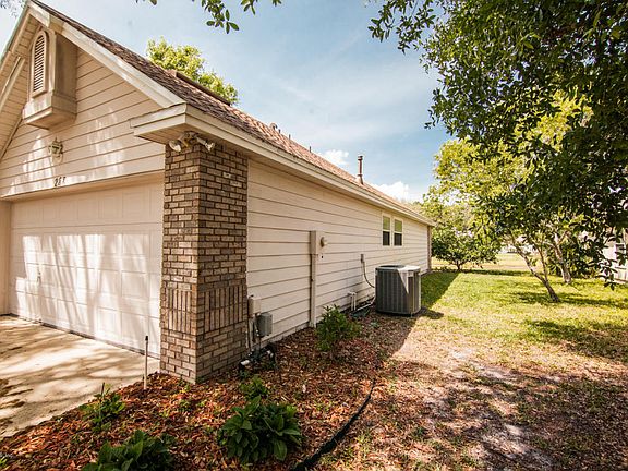 5th image of 288 Maplewood Dr