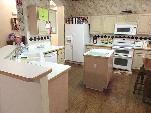 5th image of 5821 Meadowcrest Ln