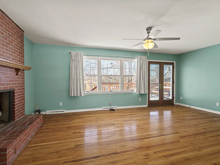 2218 Bluff Blvd — Photo 7