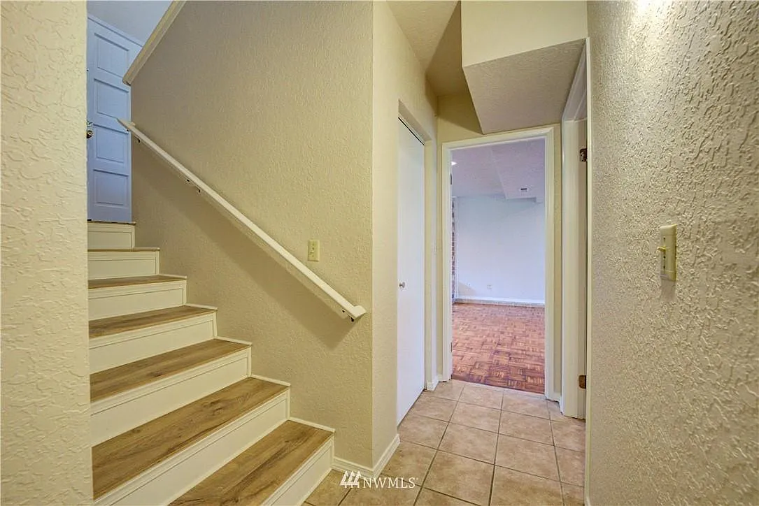 3 bed, 2296 sqft, $3,500 — Photo 4