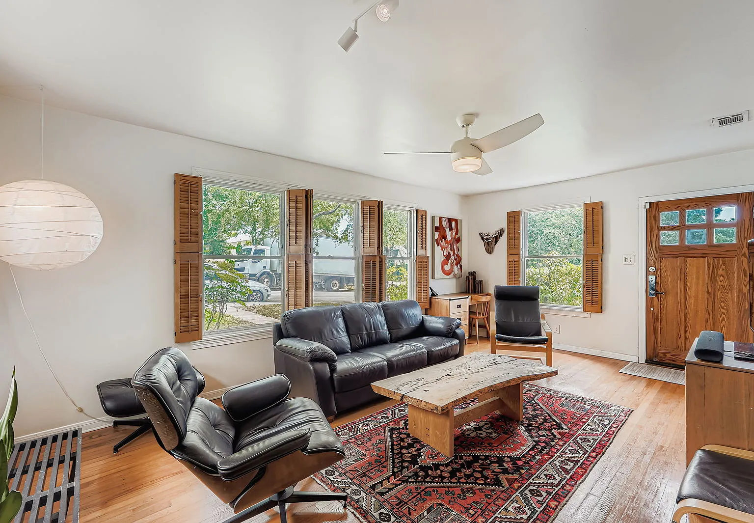 3 bed, 2142 sqft, $4,199 — Photo 2