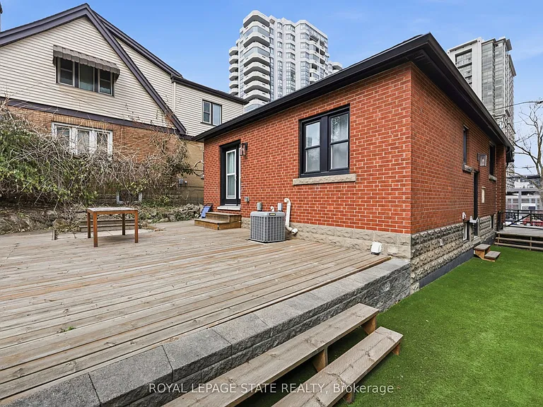 129 Jackson St W — Photo 26