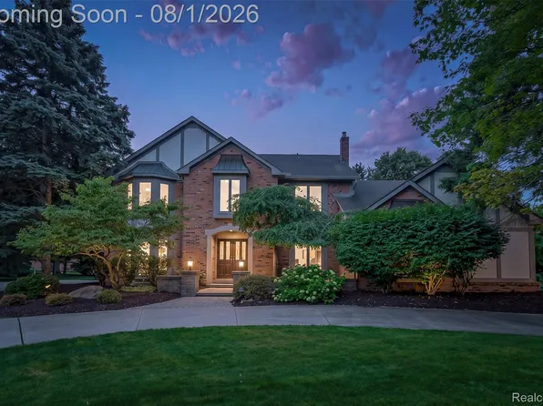 2849 River Trail Dr, Rochester Hills, MI 48309