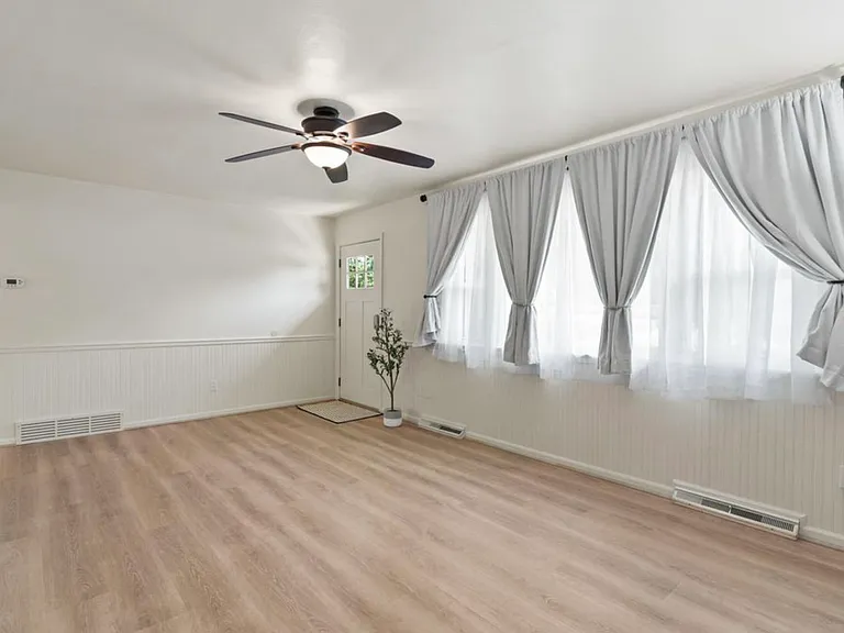 3709 Evergreen Ln — Photo 6