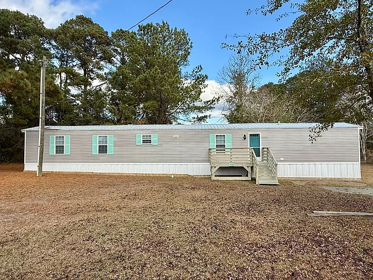 198 Trout St — Photo 1