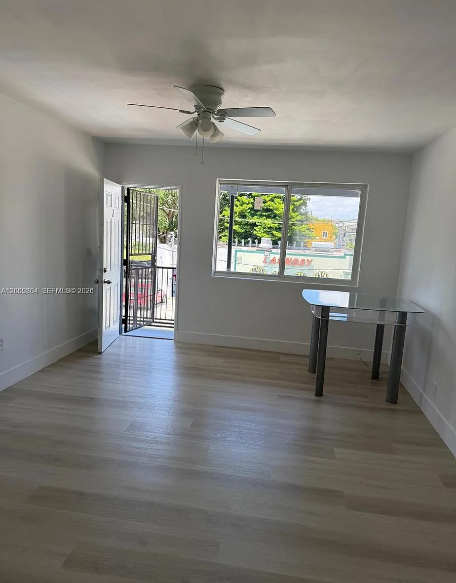 1 bed, 1.0 bath, $1,600 — Photo 2