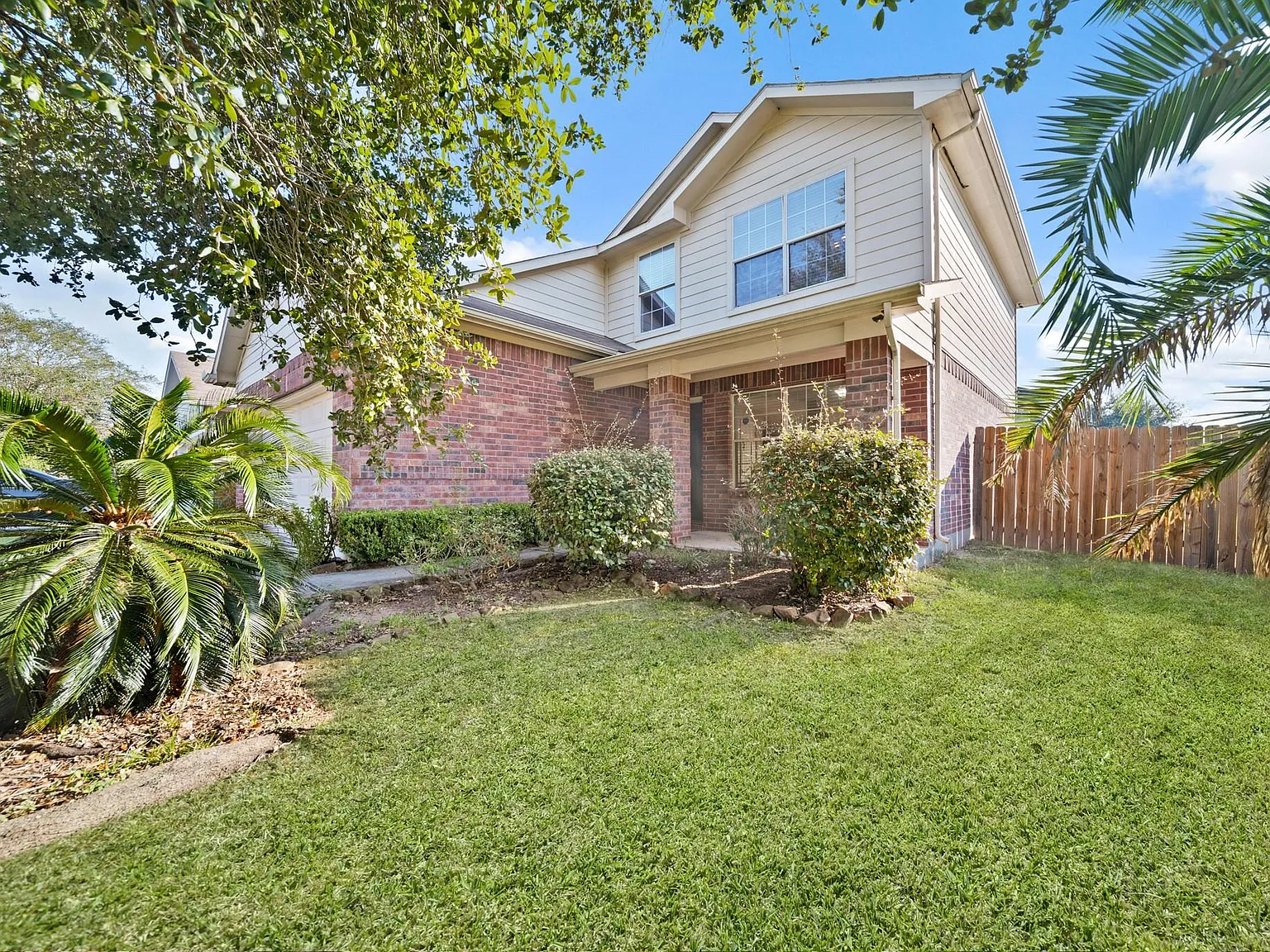 4 bed, 2.5 bath, 2336 sqft, $2,250 — Photo 2