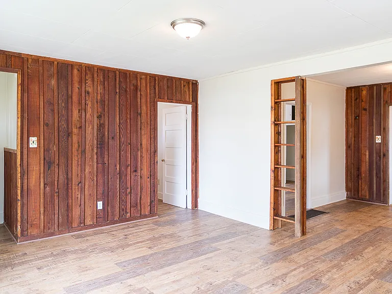 1060 SW 5th Ave — Photo 3