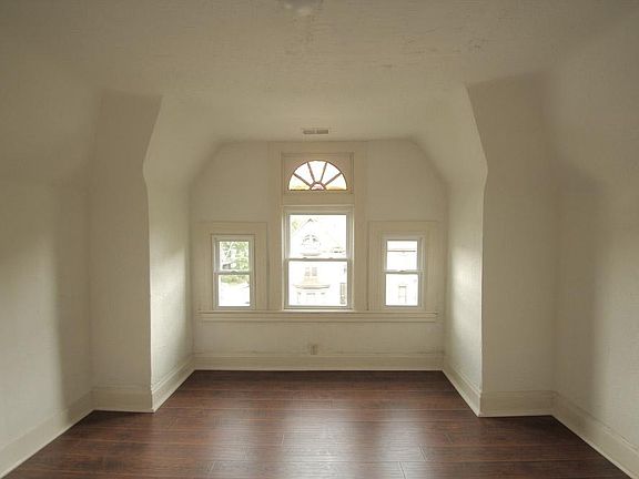 5th image of 419 Peebles St APT 3