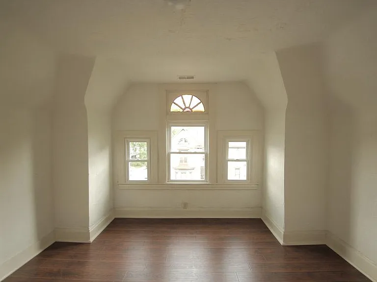 419 Peebles St #3 — Photo 5