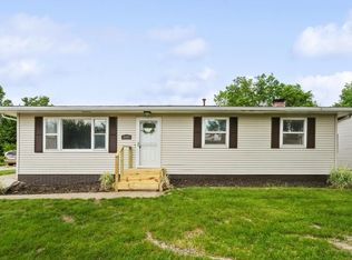 380 Daws Rd, Hiawatha, IA 52233