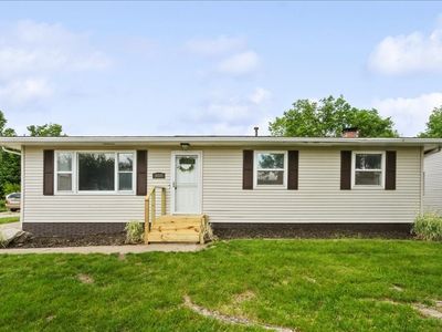 380 Daws Rd, Hiawatha, IA, 52233