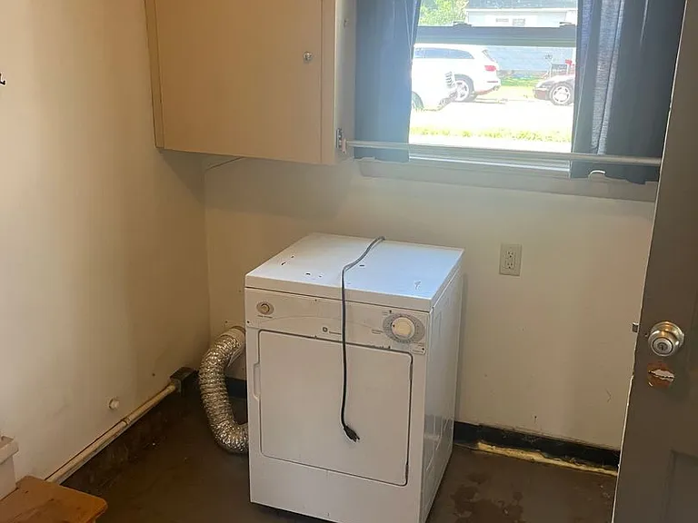 312 S Poplar St — Photo 10