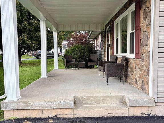 3rd image of 111 Meadow Pl