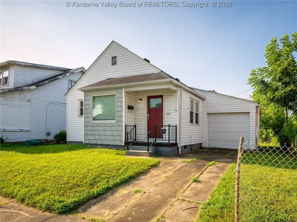 2597 4th Ave, Huntington, WV 25703