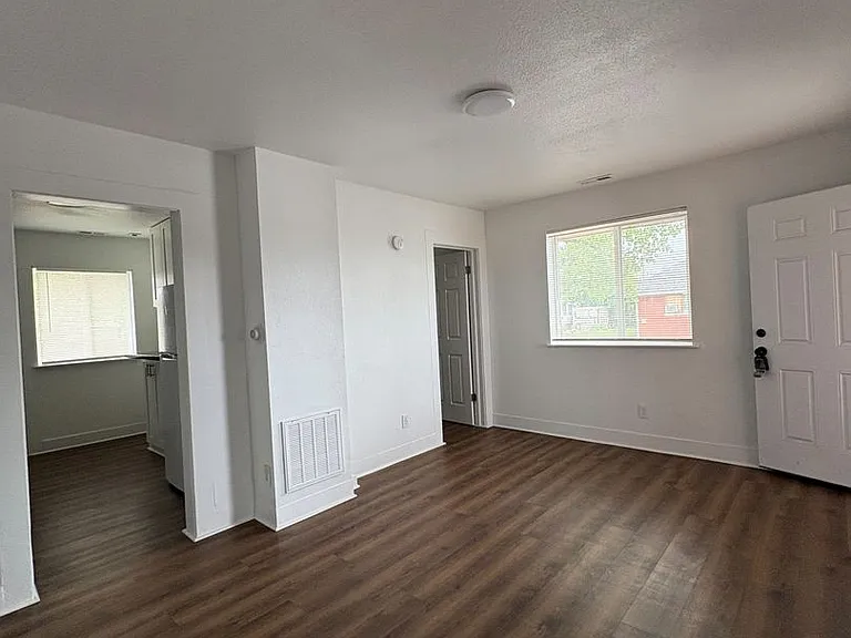 254 Denver St — Photo 5