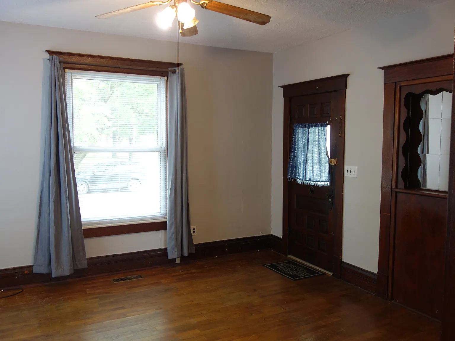 1 bed, 700 sqft, $1,200 — Photo 4