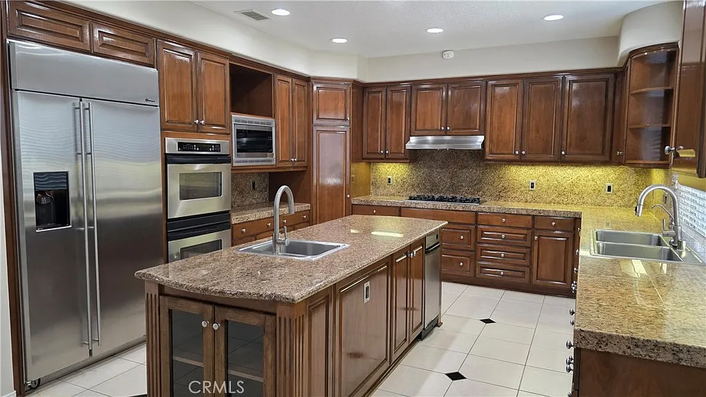4 bed, 4112 sqft, $8,500 — Photo 3