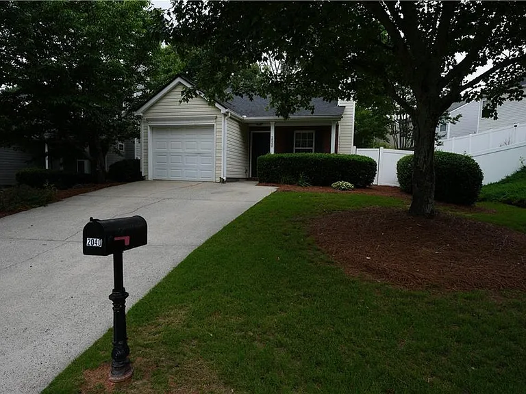 2040 Keenland Ct — Photo 2