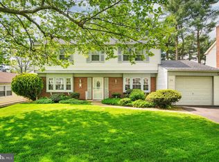 28 Hinsdale Ln, Willingboro, NJ