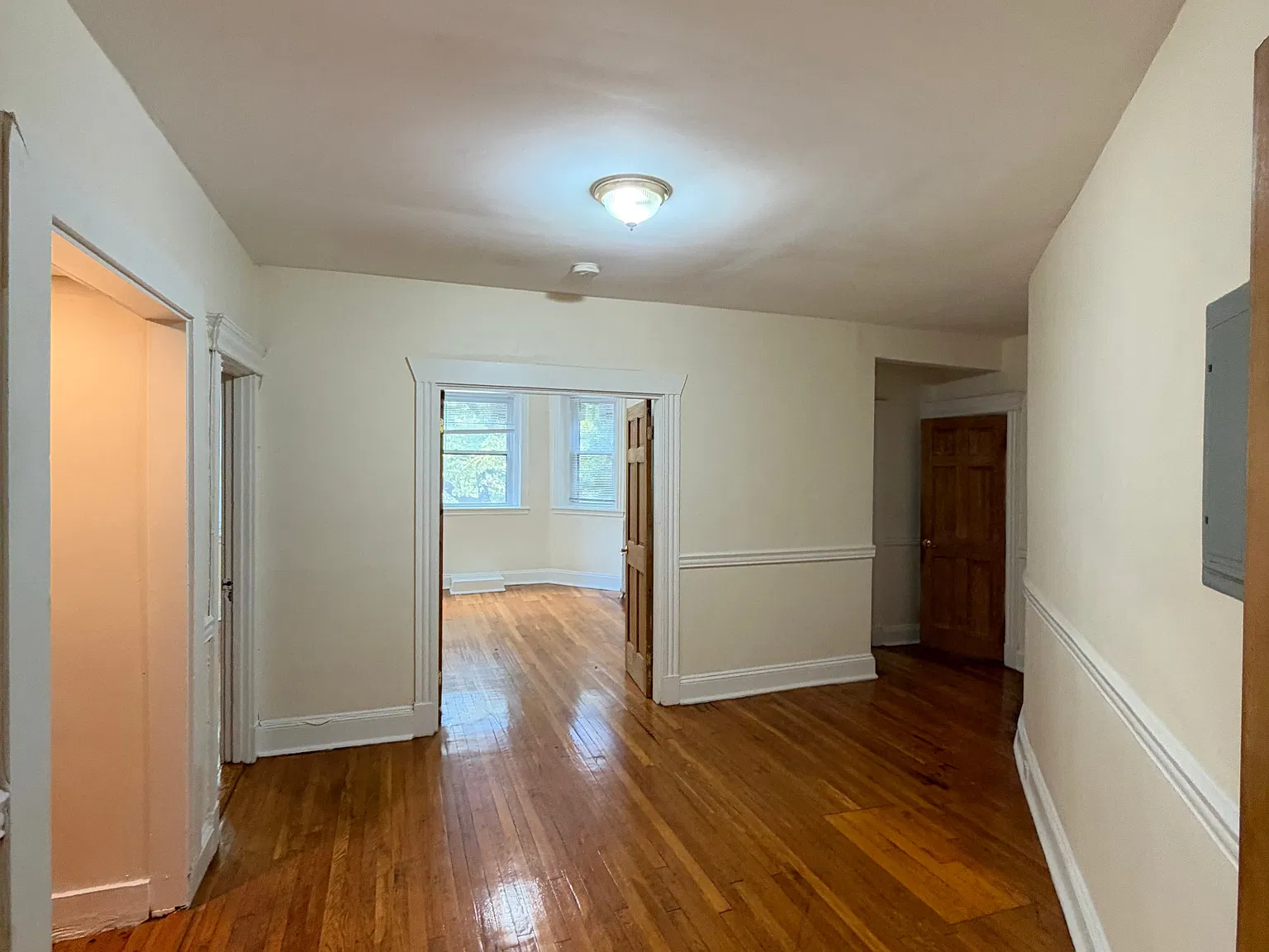 2 bed, 1125 sqft, $2,550 — Photo 2