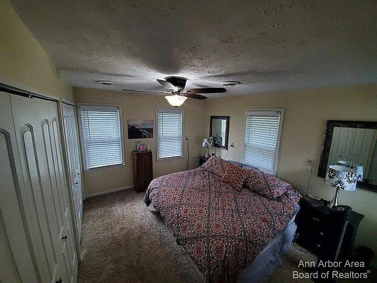 611 S Occidental Rd — Photo 6