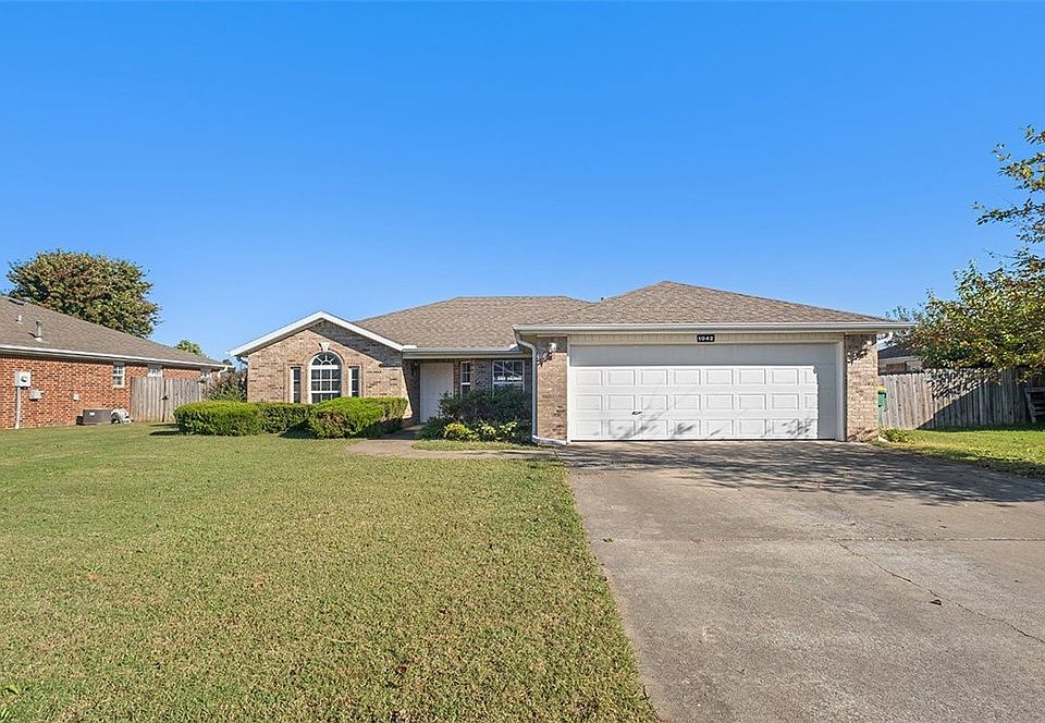 1st image of 1042 Applewood Cir