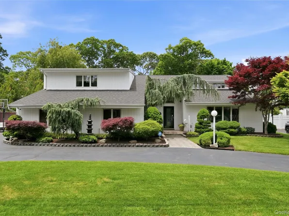16 Wildwood Court, East Islip, NY 11730
